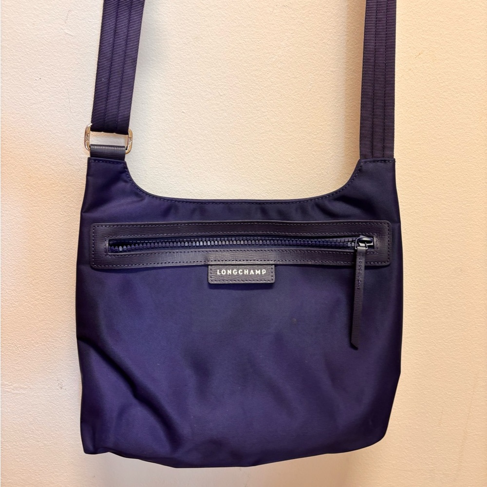 Beautiful blue Longchamp crossbody UEC, adj strap, easy care Nylon